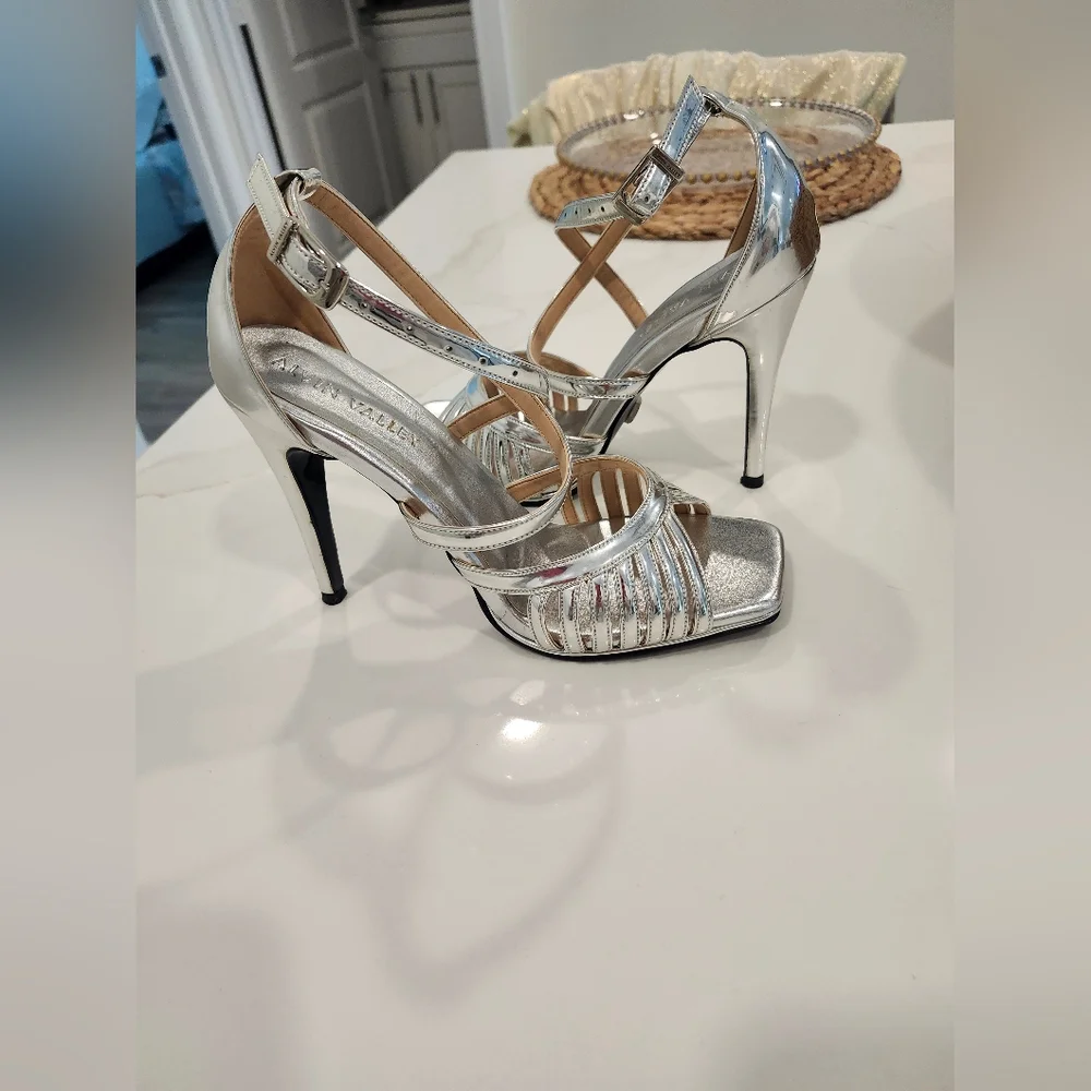 Alvin Valley Silver Heels - Picture 1 of 11